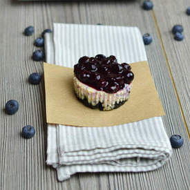 Blueberry and Oreo Mini Cheesecake